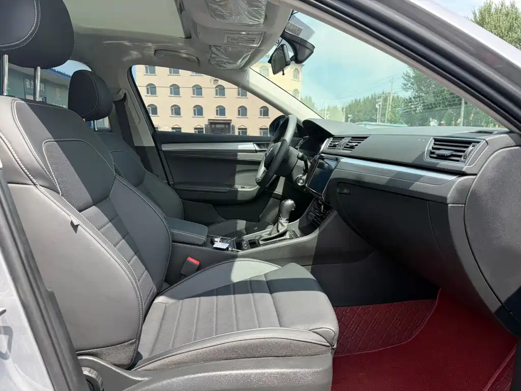 Skoda Superb — миниатюра 9