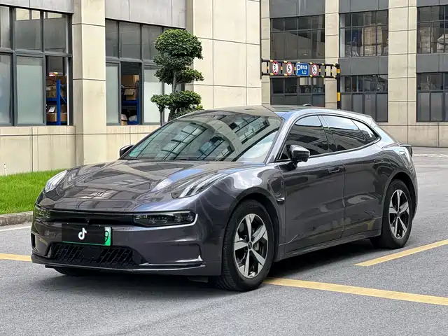 2022 Zeekr 001