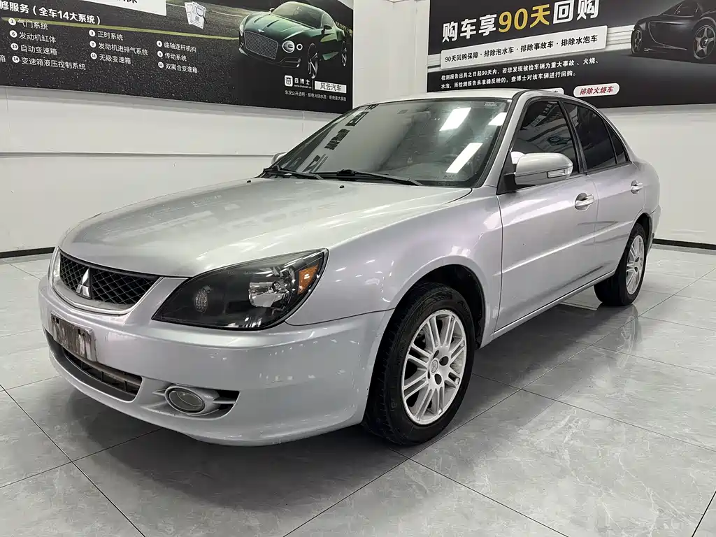 Mitsubishi Лэнс.