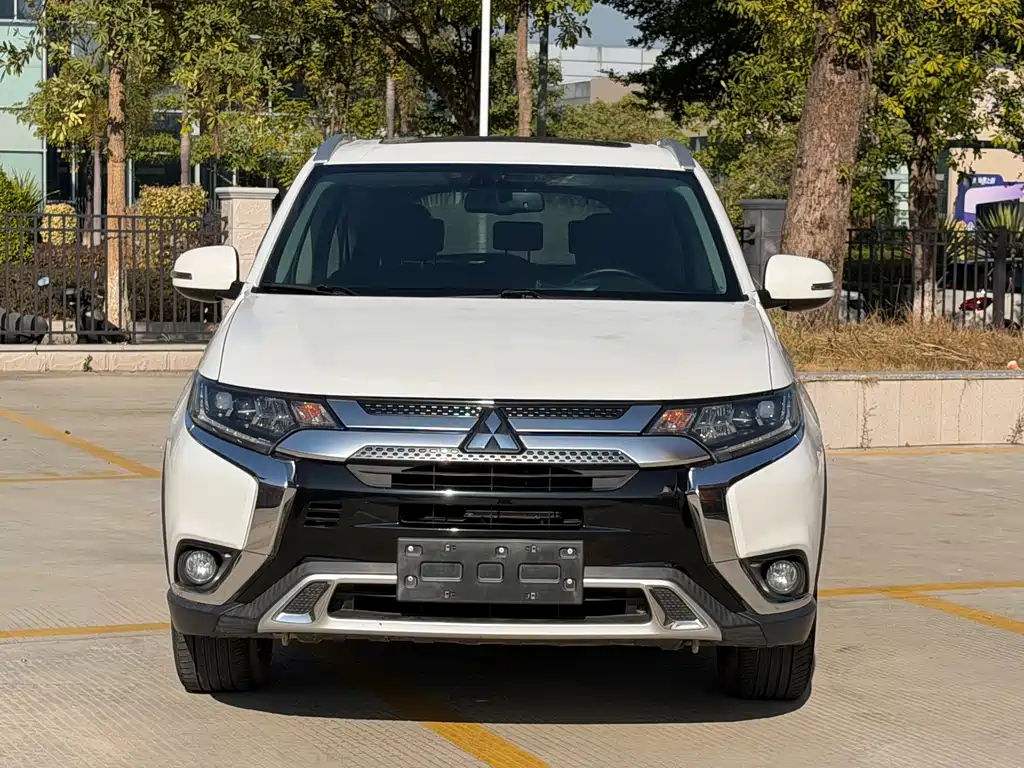 MITSUBISHI OUTLANDER