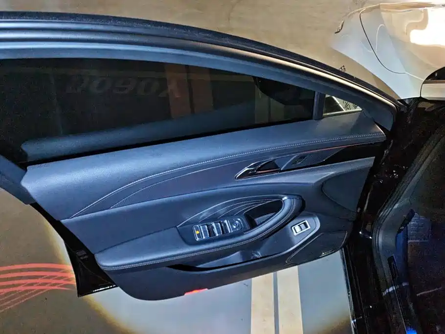 Hongqi Hongqi H5 — миниатюра 7
