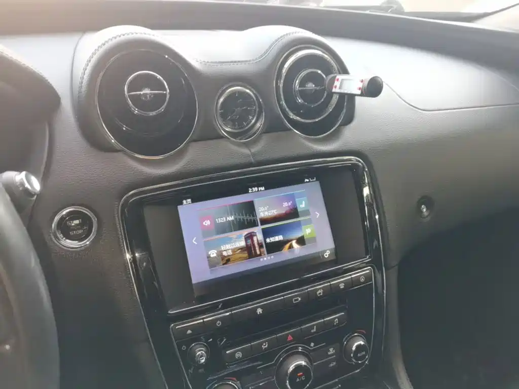 Jaguar XJ — миниатюра 13