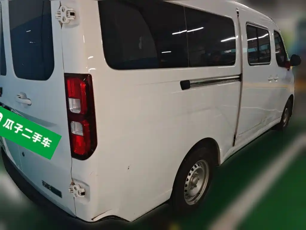 Wuling Yangguang — миниатюра 4