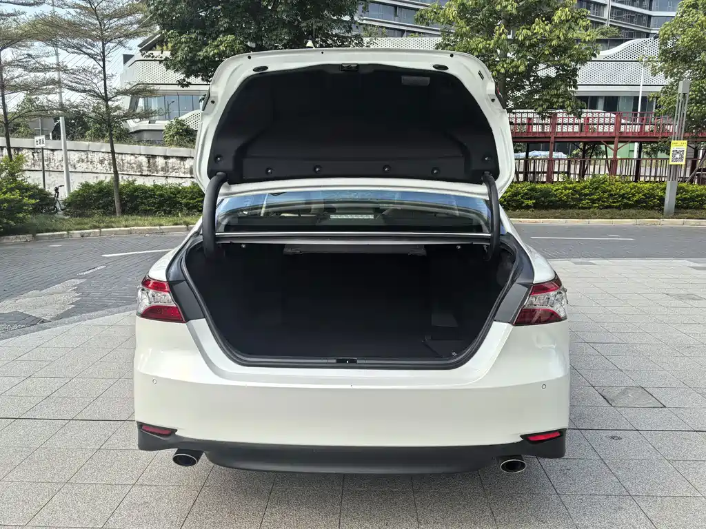 Toyota Camry — миниатюра 14