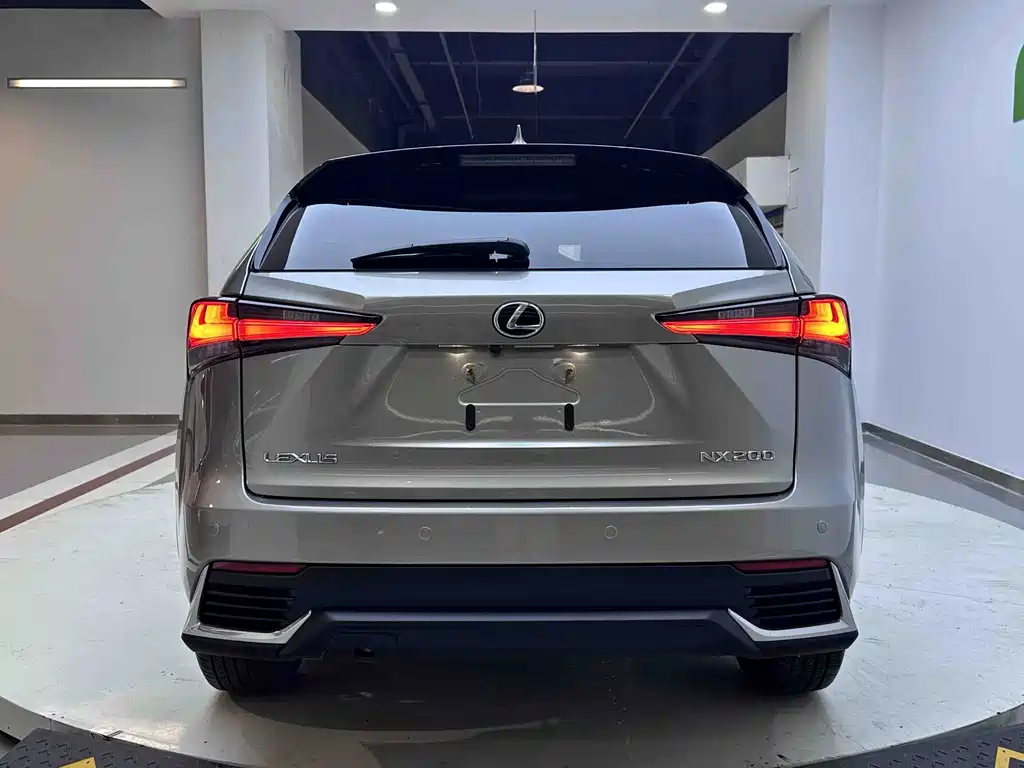 Lexus NX — миниатюра 4