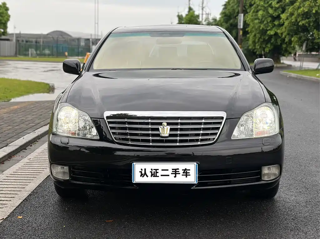Toyota Crown — миниатюра 2