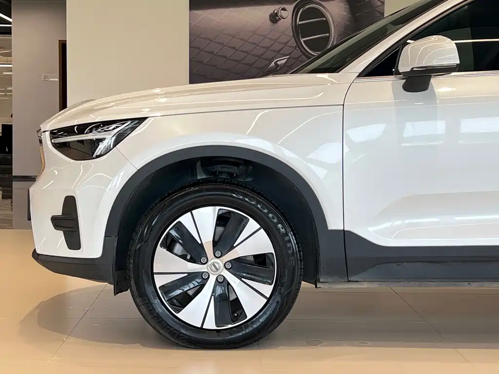 Volvo XC40 — миниатюра 4