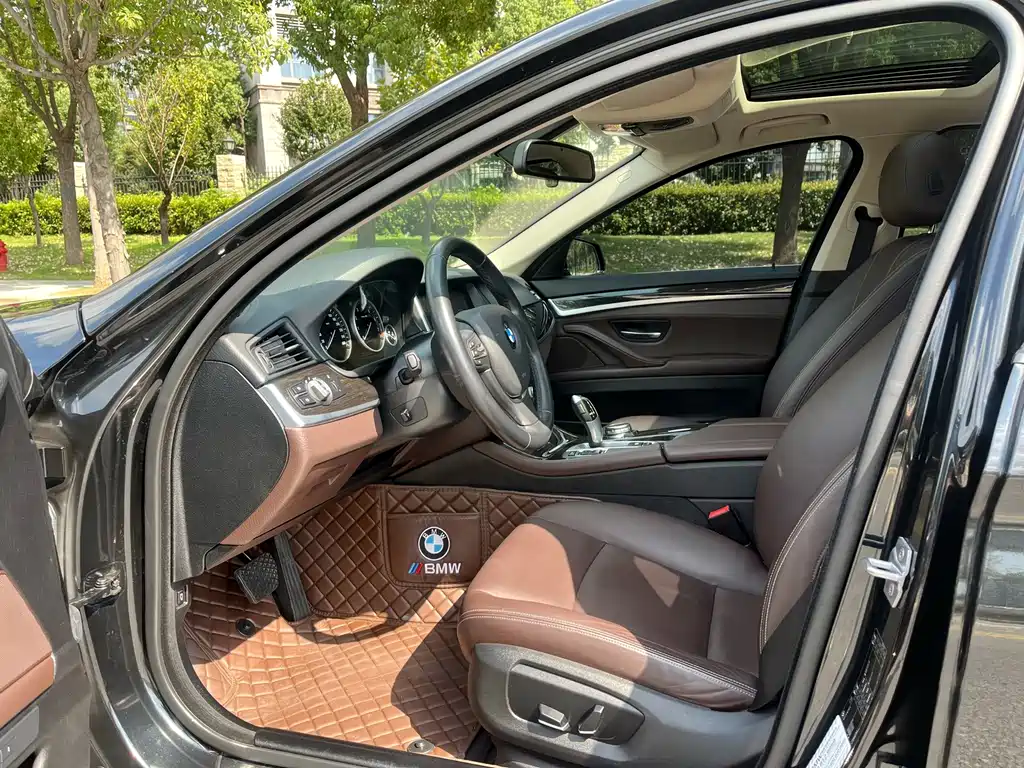 BMW 5 Series — миниатюра 11