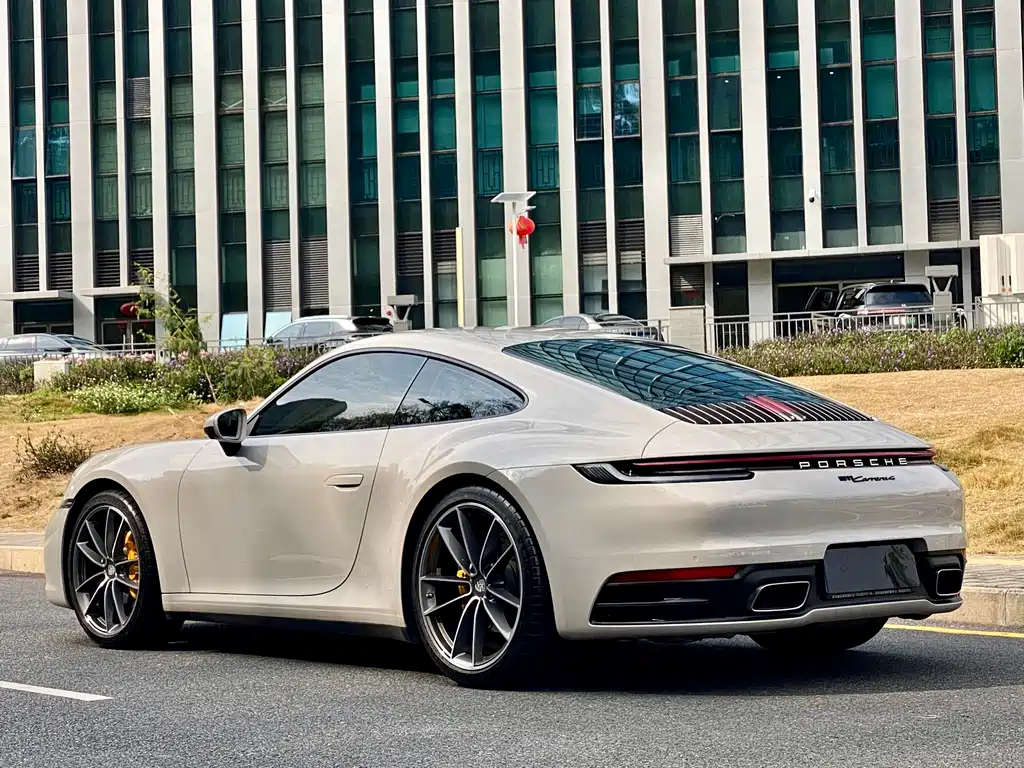 PORSCHE 911
