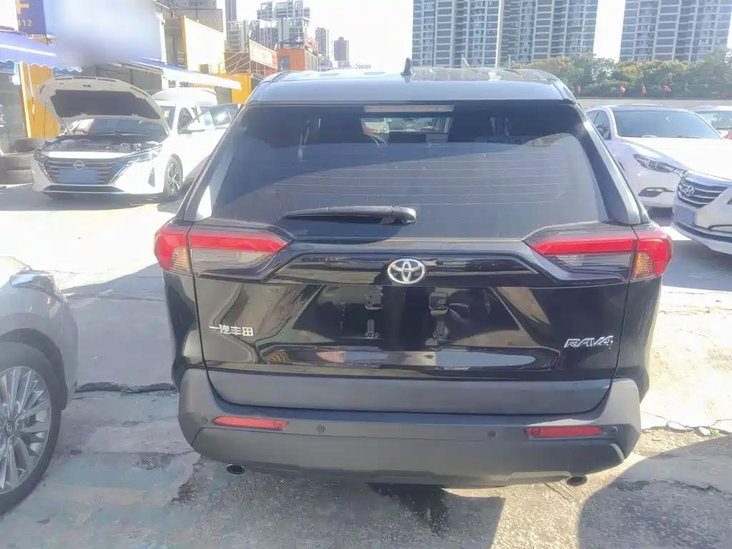 Toyota RAV4 — миниатюра 4