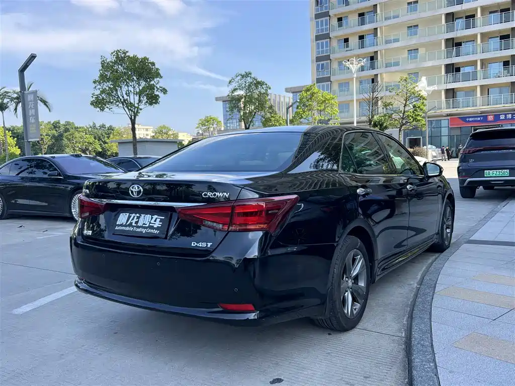 Toyota Crown — миниатюра 9