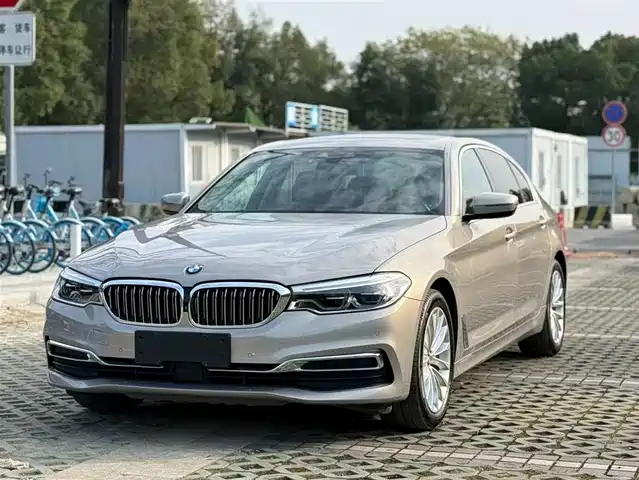 BMW 5 SERIES