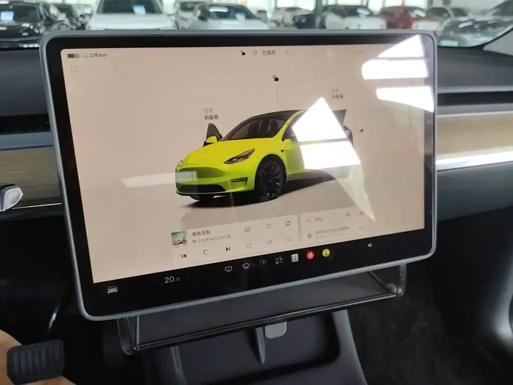 Tesla Model Y — миниатюра 13