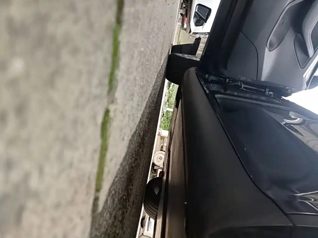 Tesla Model Y — миниатюра 22