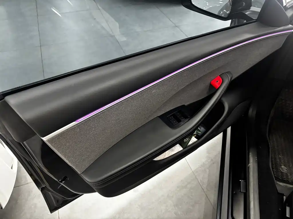 Tesla Model 3 — миниатюра 5