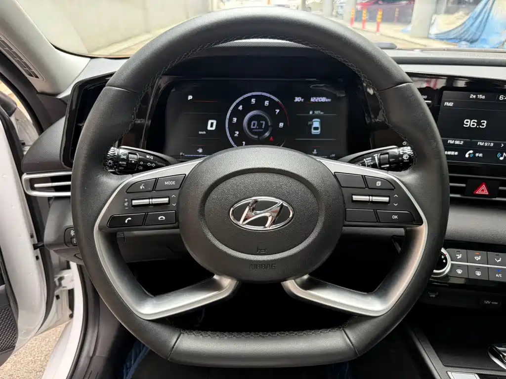 Hyundai Elantra — миниатюра 11