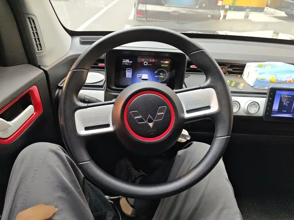 Wuling MINIEV — миниатюра 3