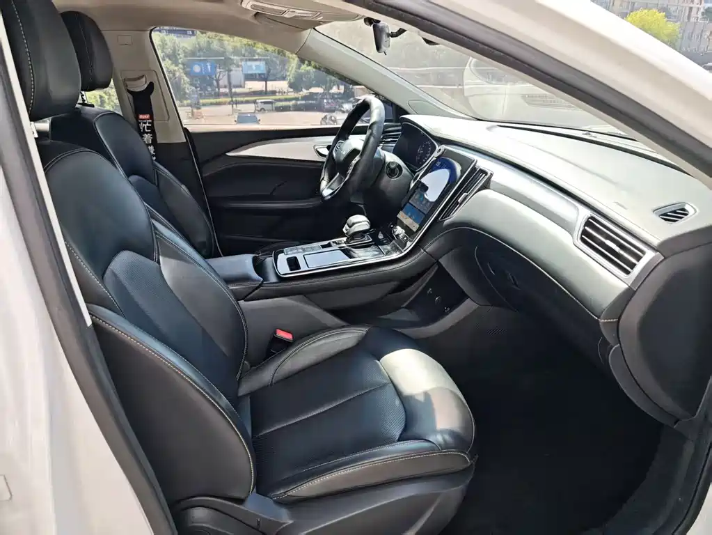 Roewe i6 MAX New Energy — миниатюра 7