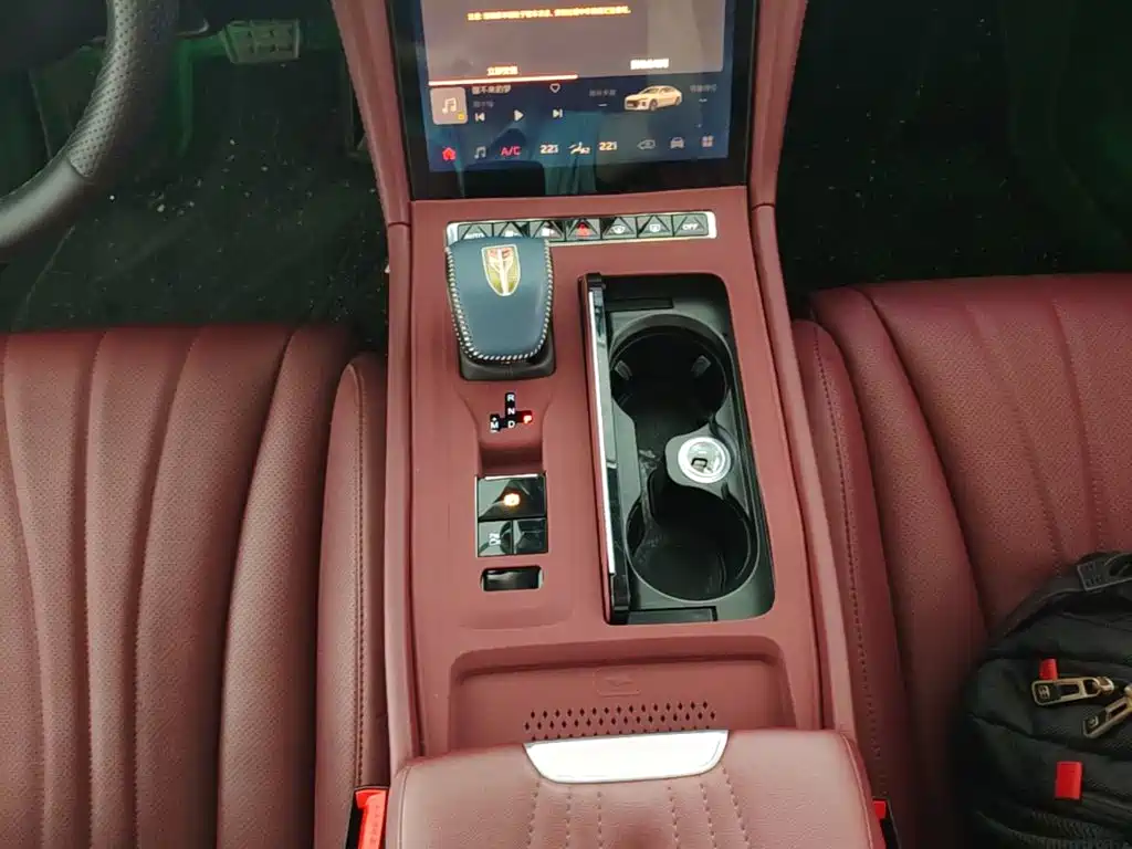Hongqi Hongqi H5 — миниатюра 14