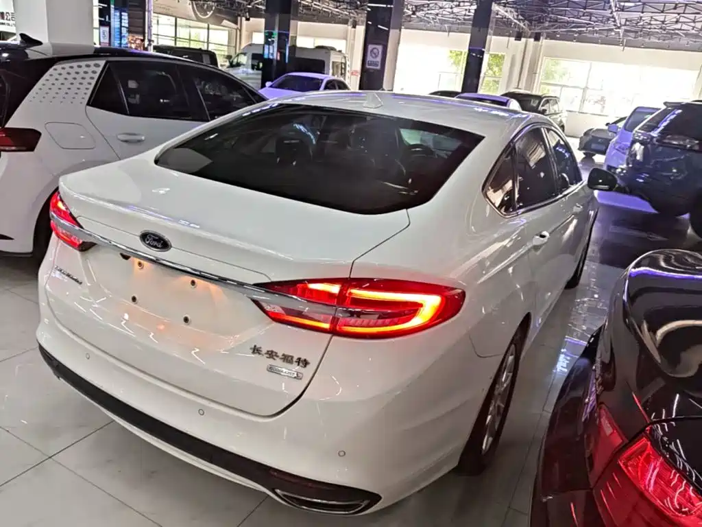 Ford Mondeo — миниатюра 7