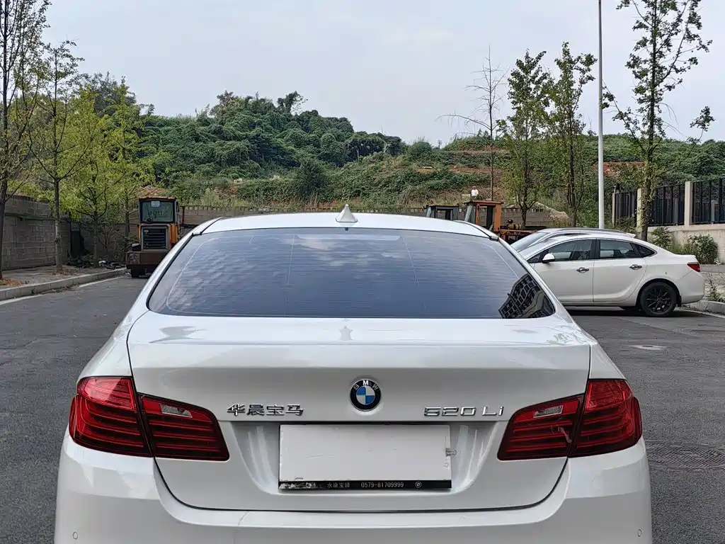 BMW 5 Series — миниатюра 7