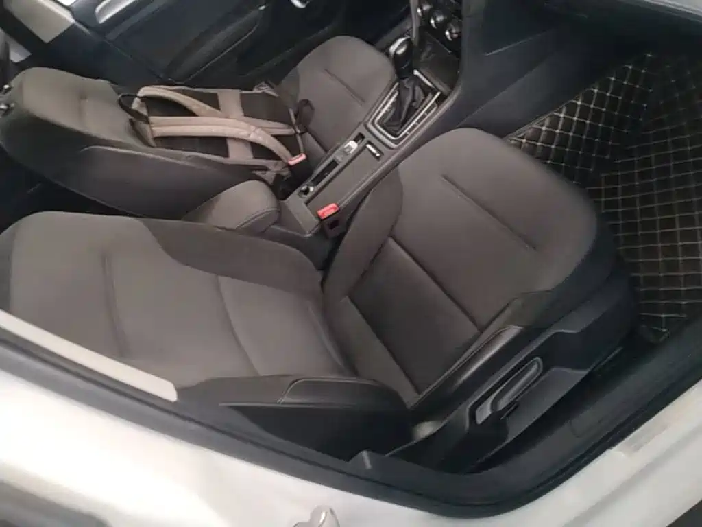 Volkswagen Golf — миниатюра 25