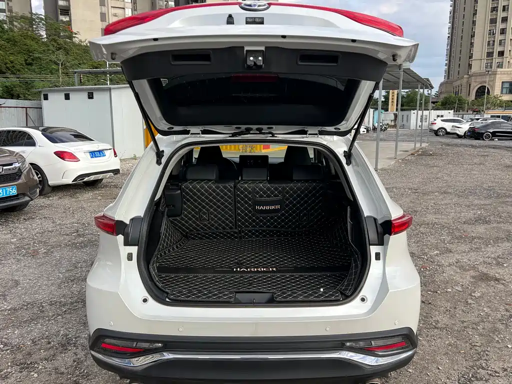 Toyota Harrier 2022 2.0L CVT Premium