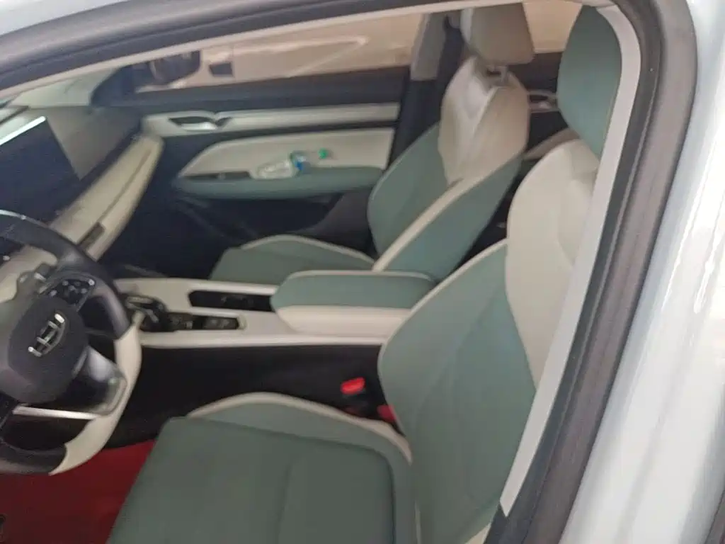 Geely L HiP — миниатюра 15