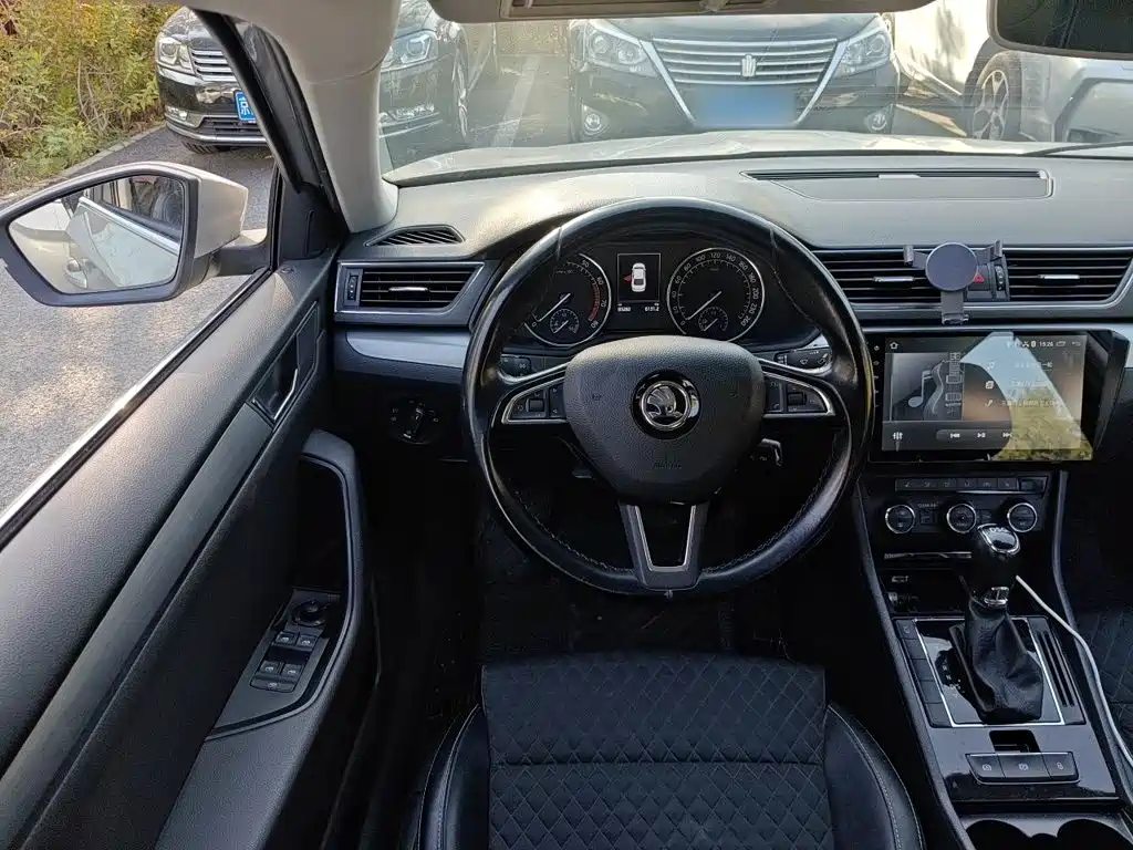 Skoda Superb — миниатюра 11