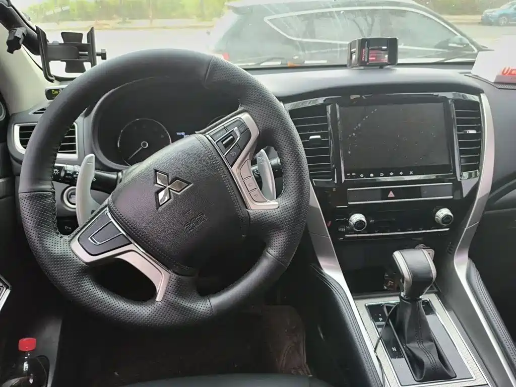 Mitsubishi Pajero Sport (Import) — миниатюра 10