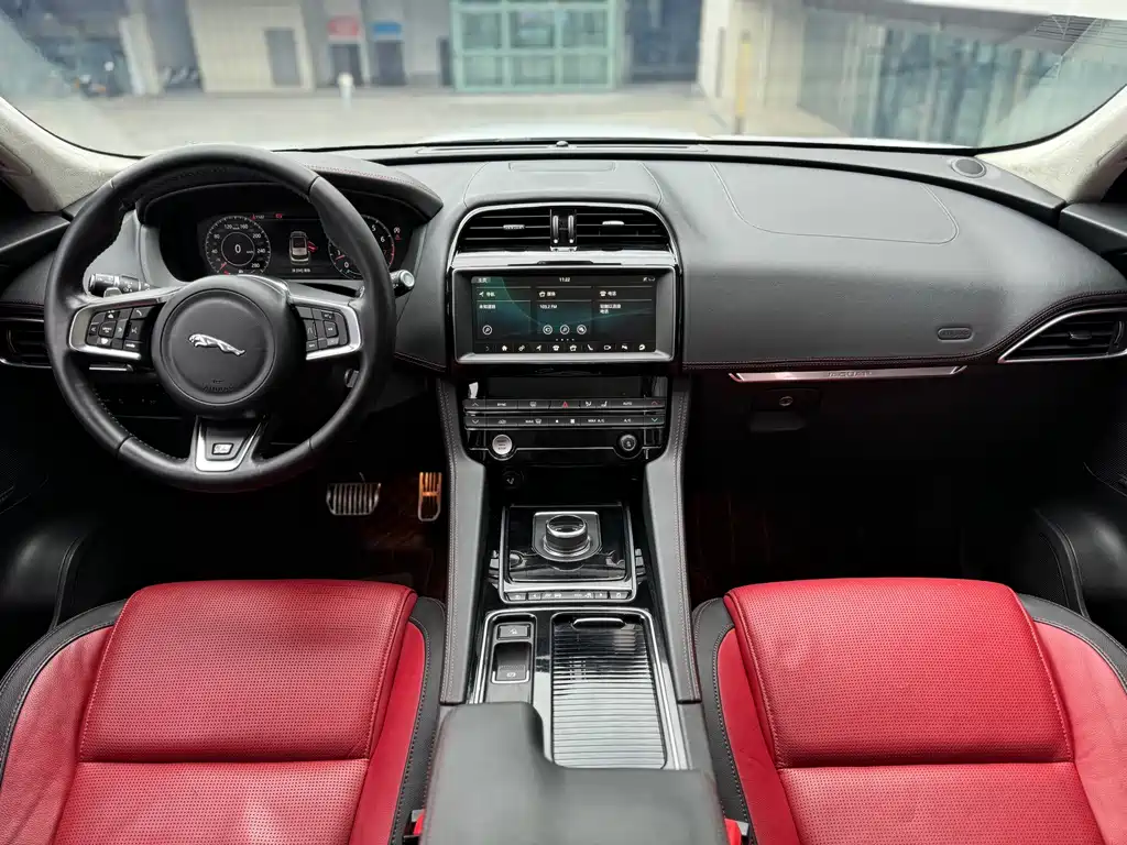 Jaguar F-PACE — миниатюра 12