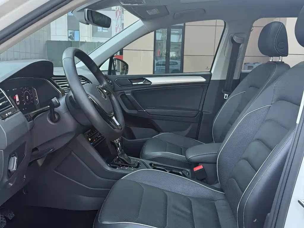 Volkswagen Tiguan L PHEV — миниатюра 4