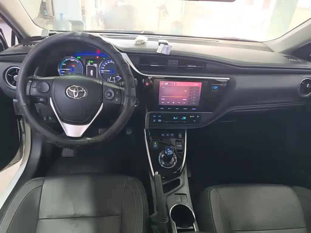 Toyota Corolla Hybrid — миниатюра 10