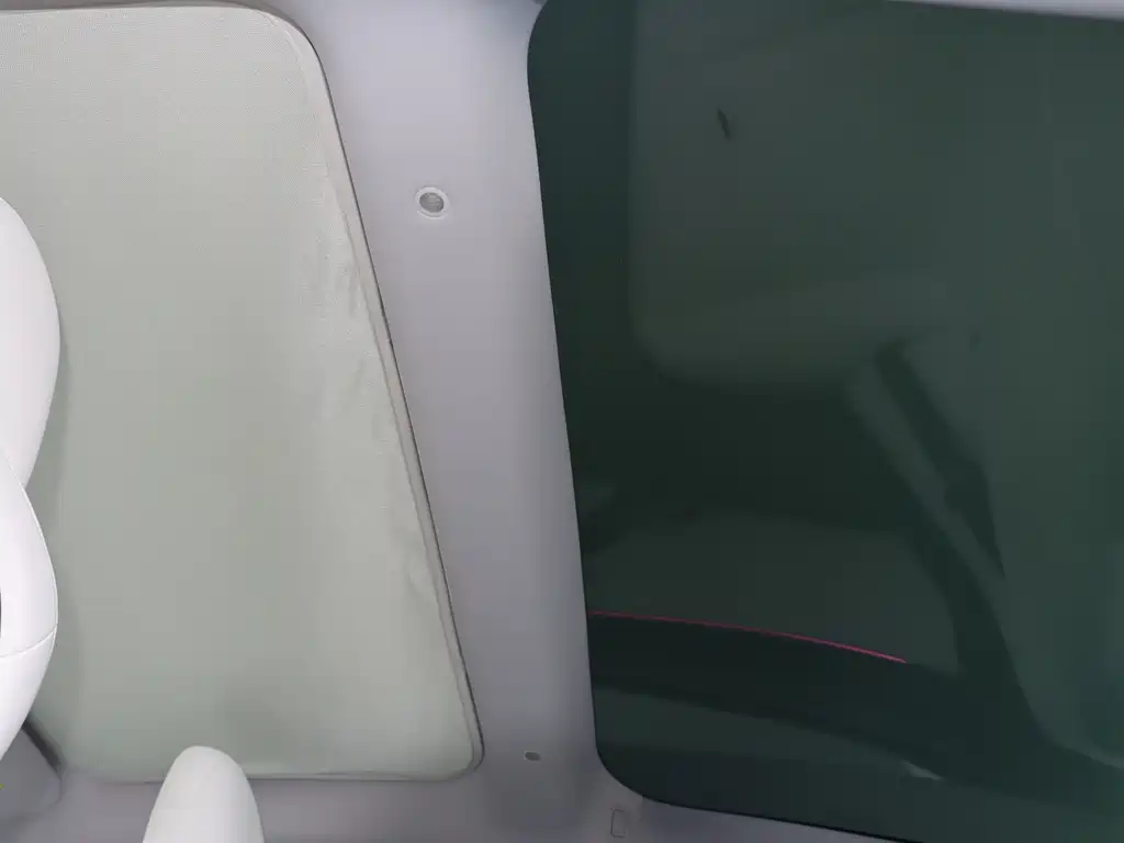 Tesla Model 3 — миниатюра 15