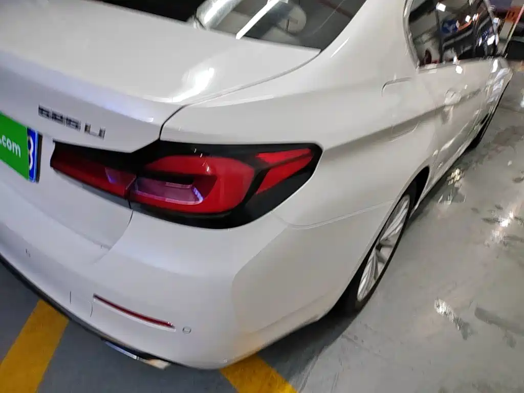 BMW 5 Series — миниатюра 8