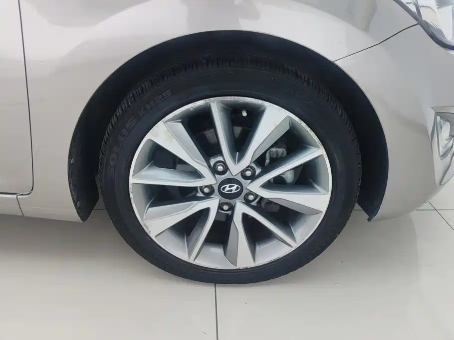 Hyundai Elantra Langdong — миниатюра 6