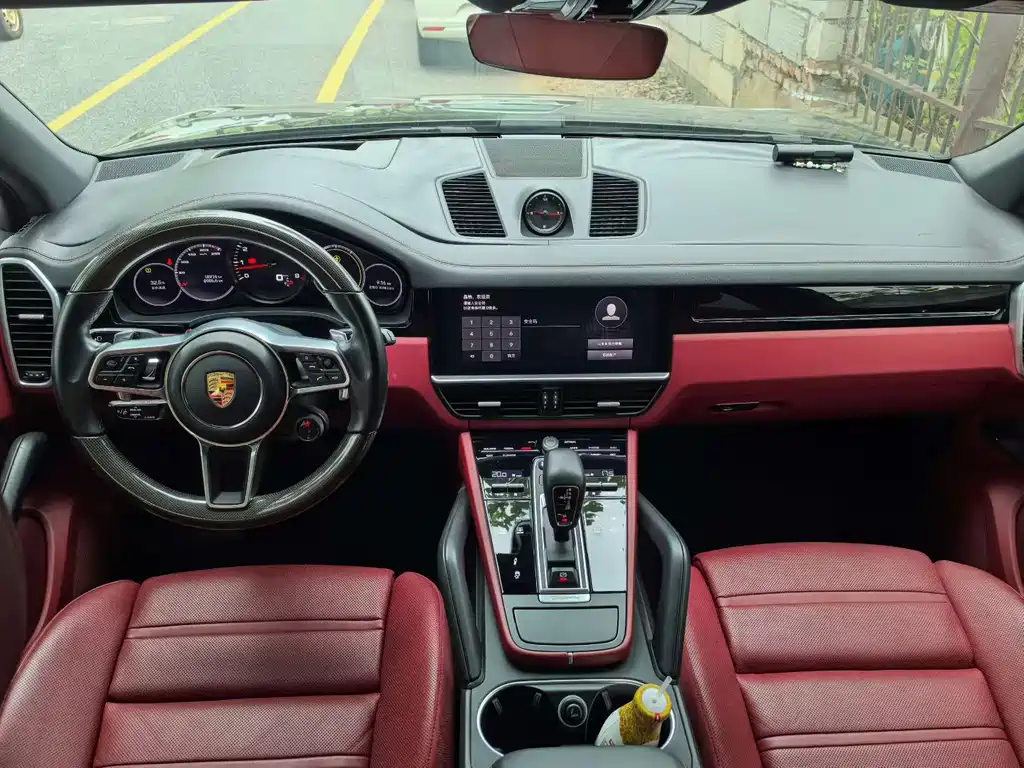 Porsche Cayenne — миниатюра 7
