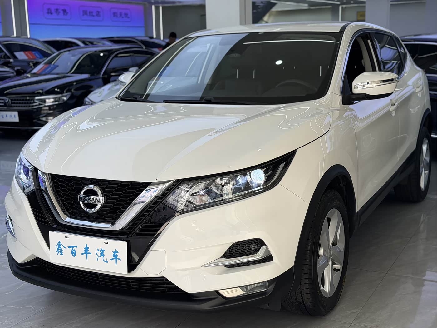 Nissan Qashqai 2.0 л 2023 г. Белый, пробег 16000 км