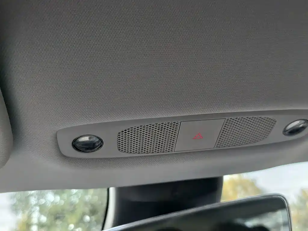 Tesla Model 3 — миниатюра 8