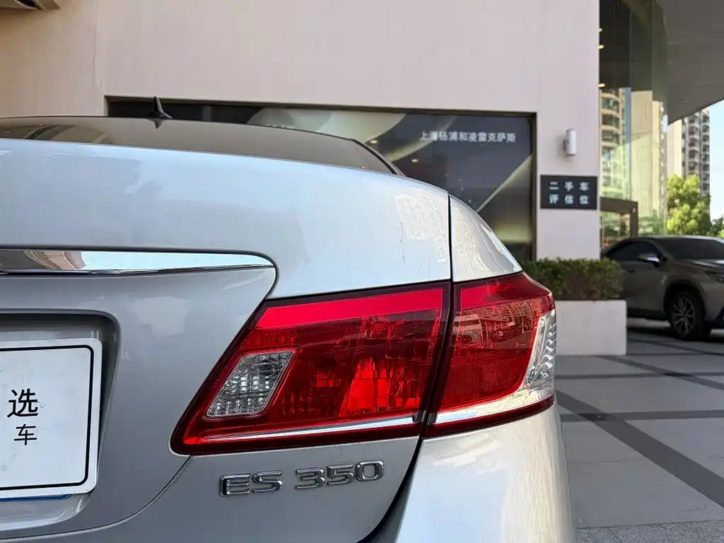Lexus ES — миниатюра 12