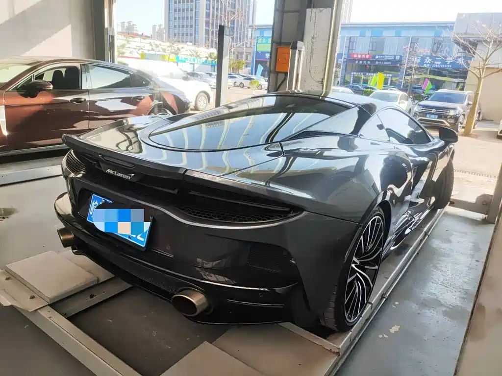 MCLAREN GT