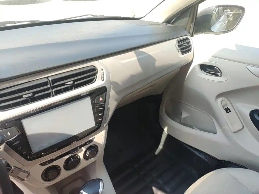Citroen Elysee — миниатюра 13
