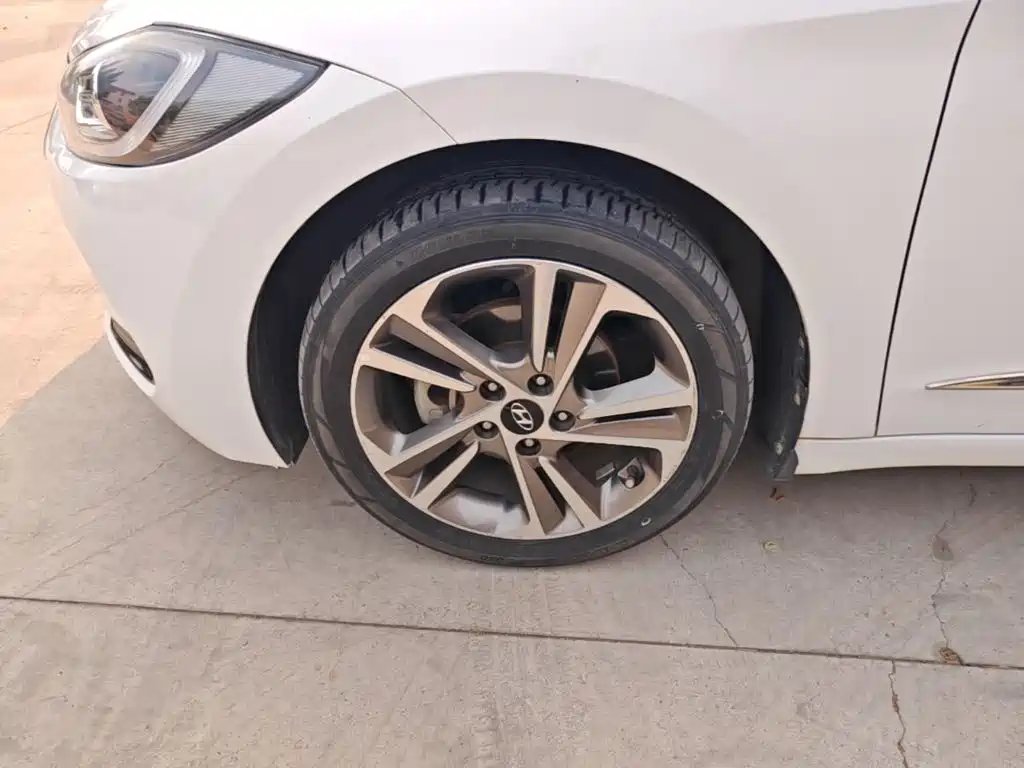 Hyundai Elantra — миниатюра 23