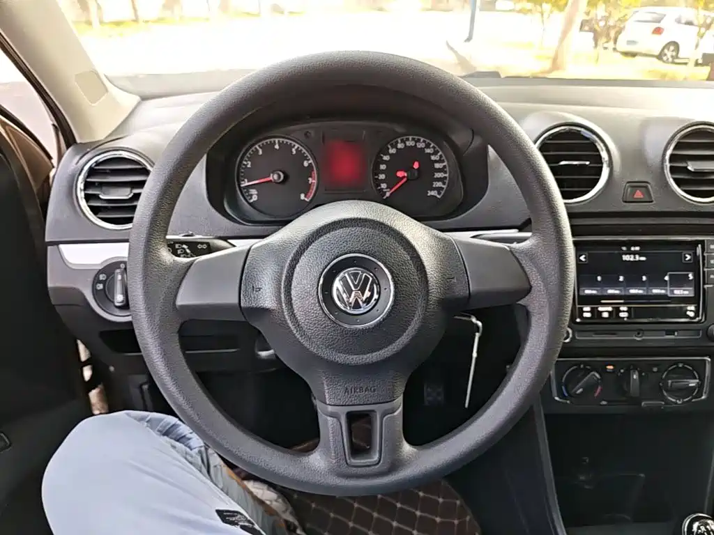 Volkswagen Jetta — миниатюра 11