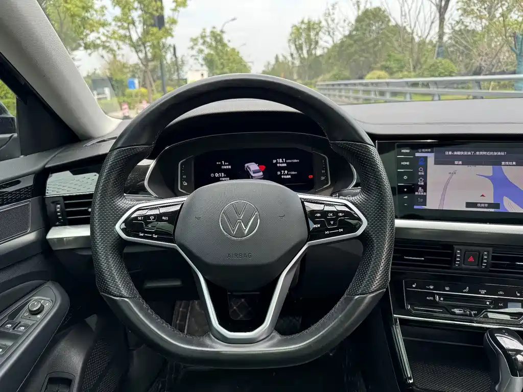 Volkswagen Passat PHEV — миниатюра 17