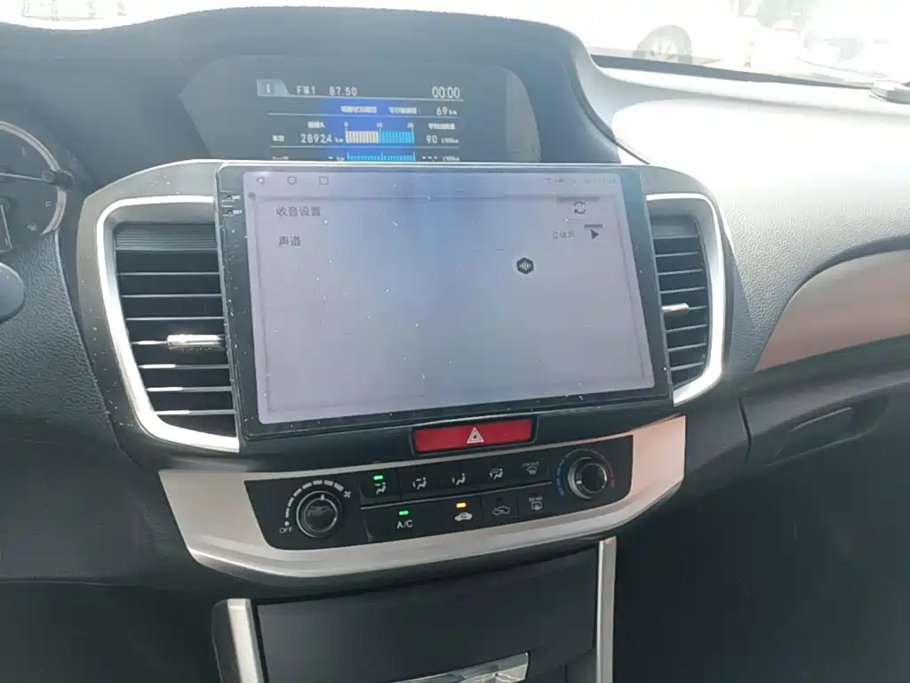 Honda Accord — миниатюра 13