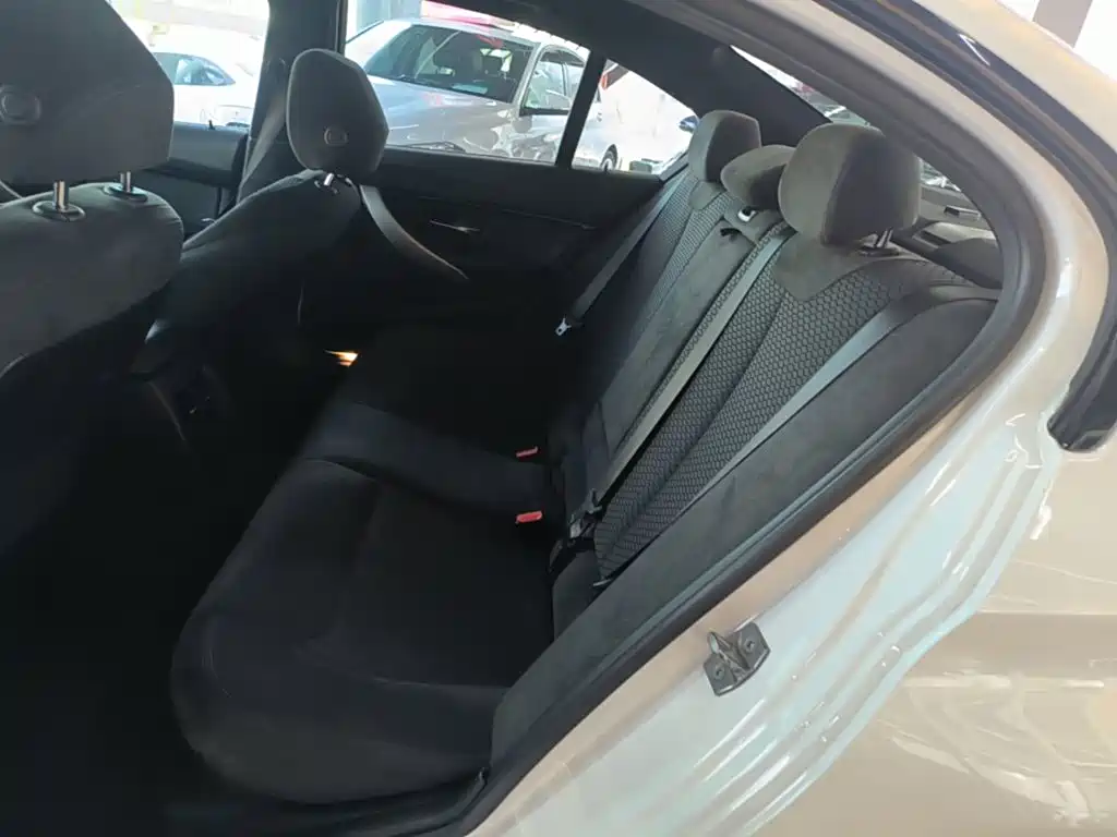 BMW 3 Series — миниатюра 17