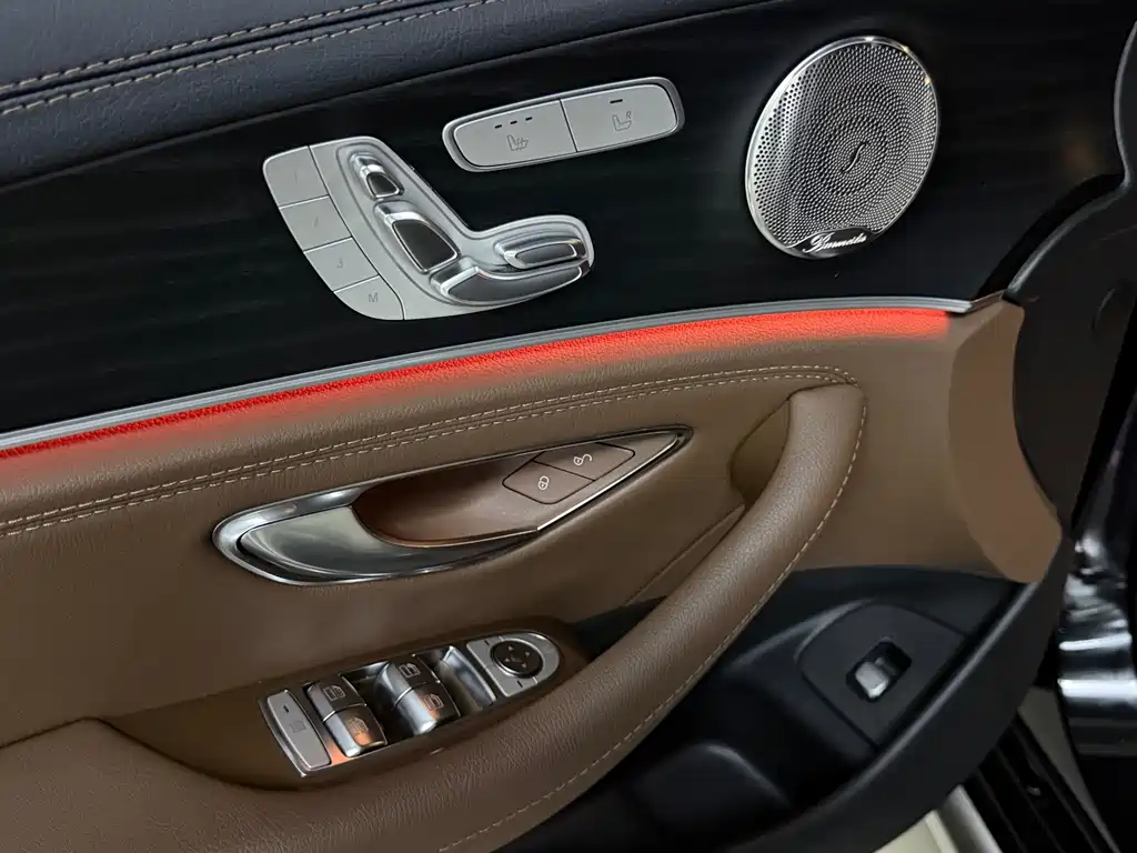 Mercedes-Benz E-Class — миниатюра 8