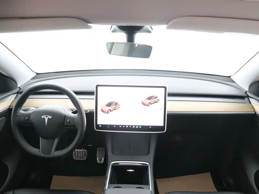 Tesla Model Y — миниатюра 5