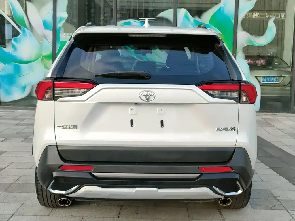 Toyota RAV4 — миниатюра 5